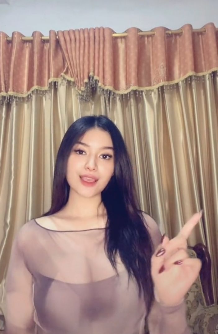 Video Viral Tante Mawar Main di ruang tamu Top Global Official 2025